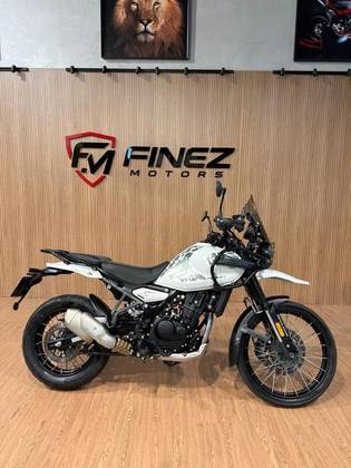 ROYAL ENFIELD HIMALAYAN 450 KAMET WHITE ROYAL ENFIELD HIMALAYAN 450 KAMET WHITE